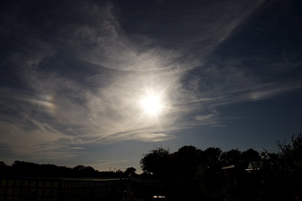 Sun 050829 Sundogs